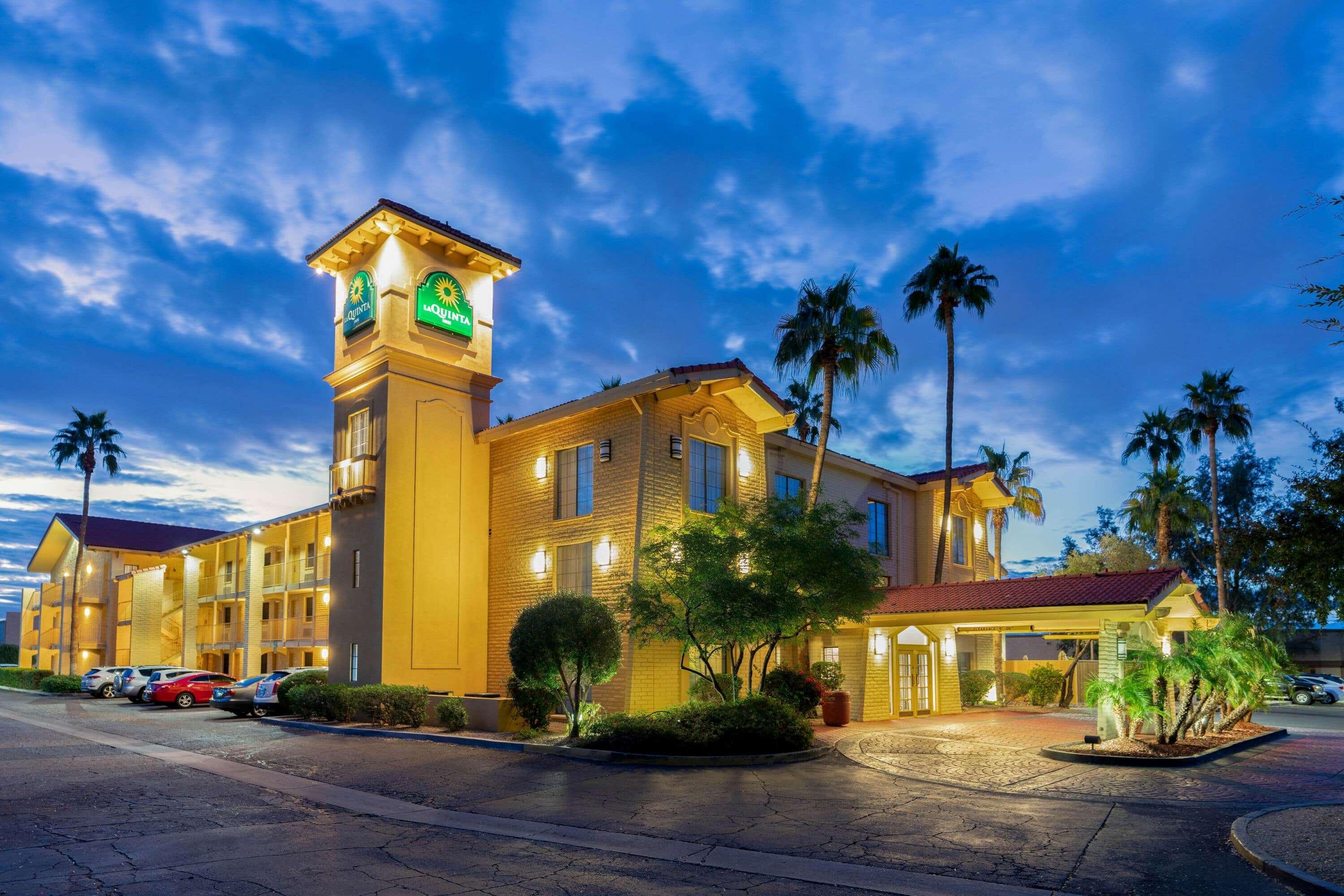 La Quinta Inn By Wyndham Phoenix Sky Harbor Airport Tempe Exterior photo